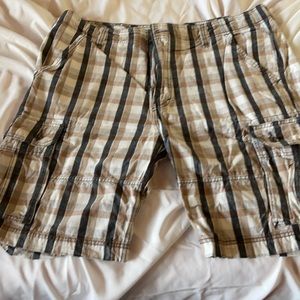 Men’s size 40 cargo shorts
